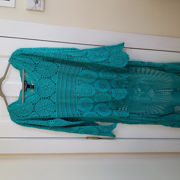 Pyramid Collection Crochet All Day High Low Tunic with Bell Sleeves - Picture 4 of 16